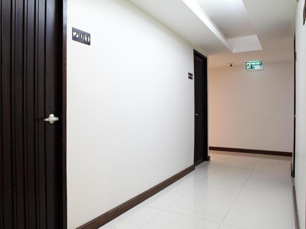 Hotel White House Asoke Sukhumvit 18 Bangkok Exterior foto