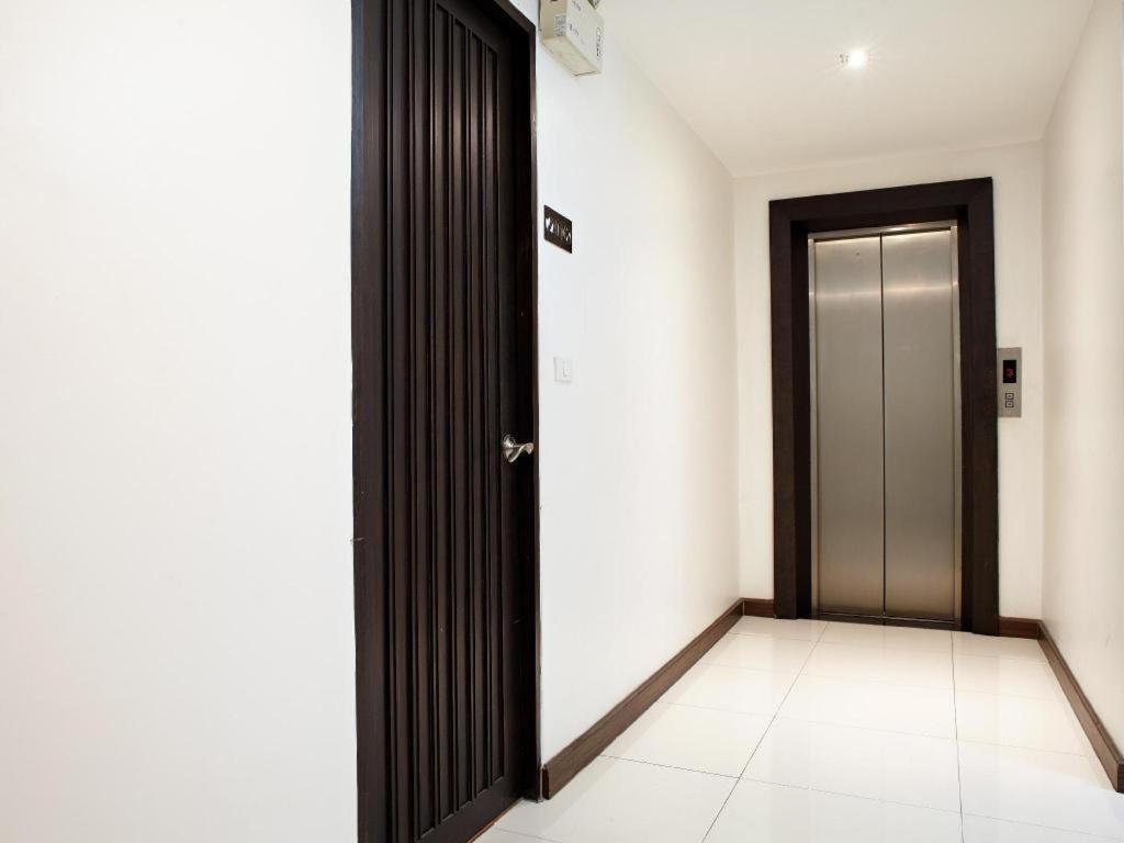 Hotel White House Asoke Sukhumvit 18 Bangkok Exterior foto