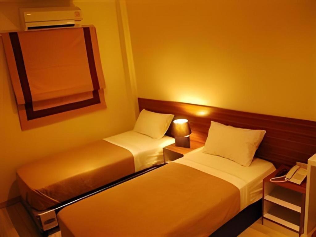 Hotel White House Asoke Sukhumvit 18 Bangkok Exterior foto