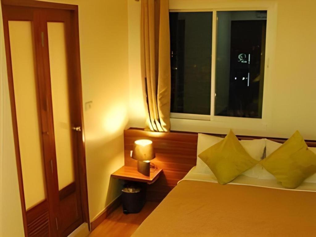 Hotel White House Asoke Sukhumvit 18 Bangkok Exterior foto